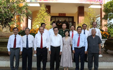 Phó Thủ tướng chúc tết Đảng bộ, chính quyền và nhân dân tỉnh Long An